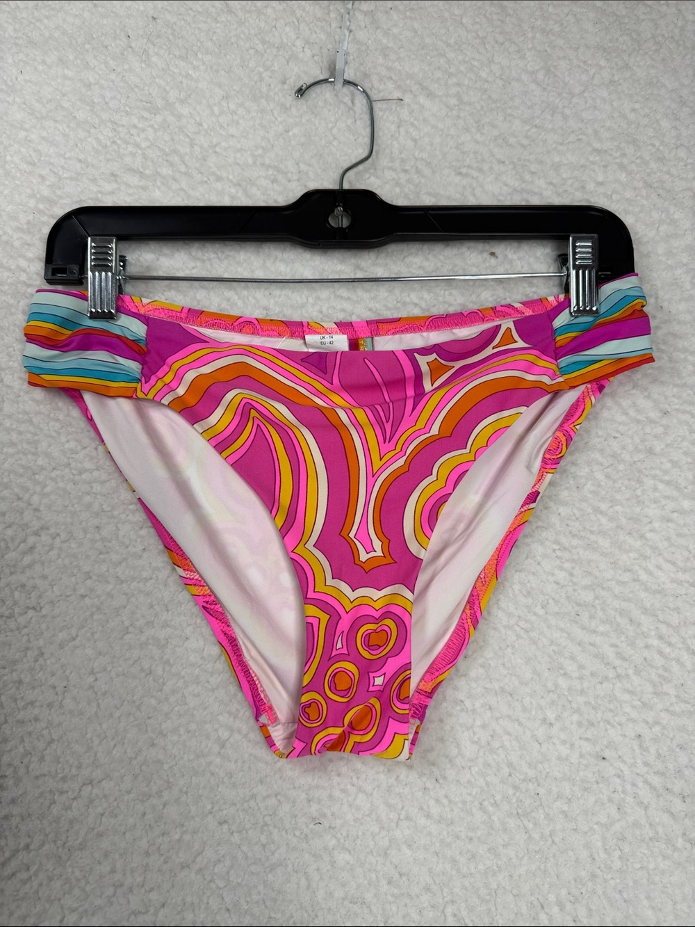 (A4) Trina Turk bikini bottom only
Swimsuit size 10 pink swirl
Turquoise orange